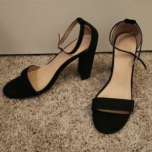 Love Mark size 8.5 heels